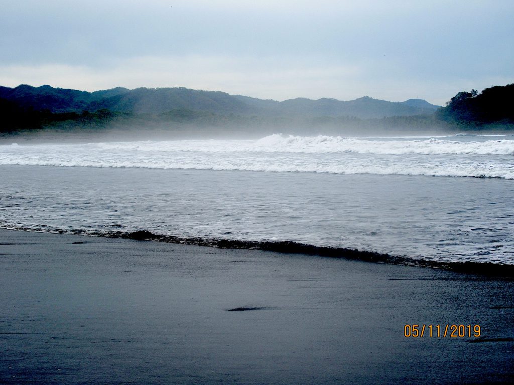 Wellenrauschen am Naturstrand Playa Buena Vista Samara