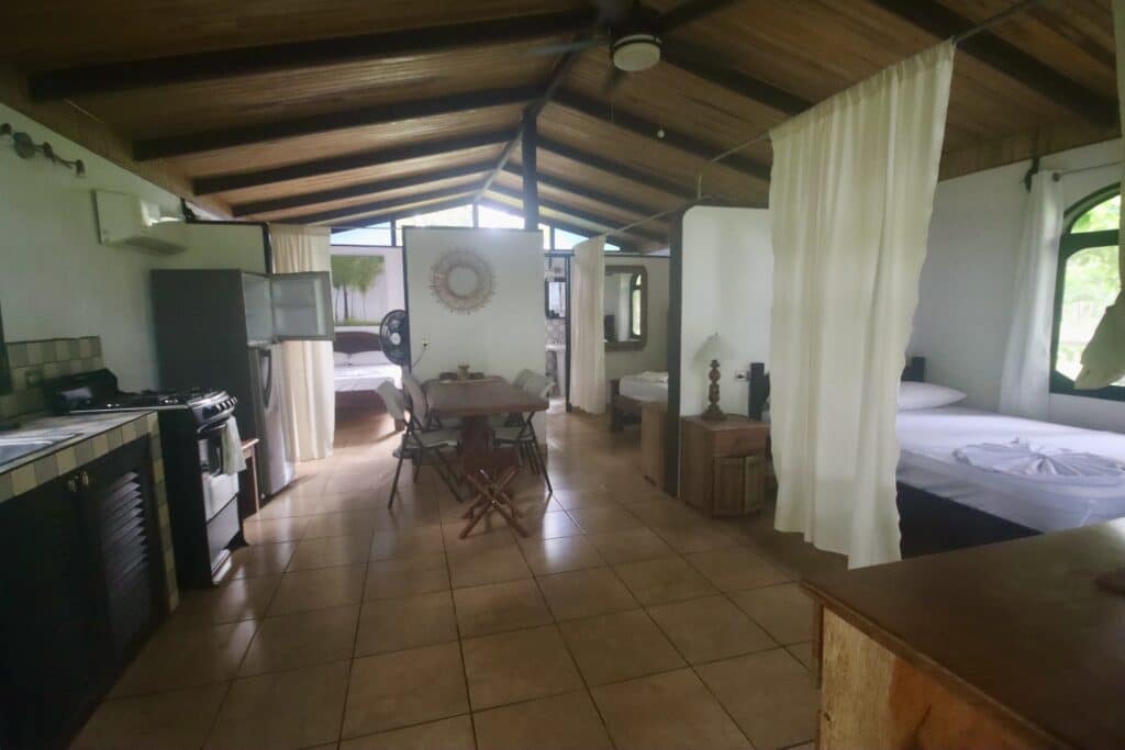 Apartamentos y Habitaciones